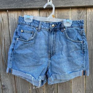 Divided crop Jean shorts size 6